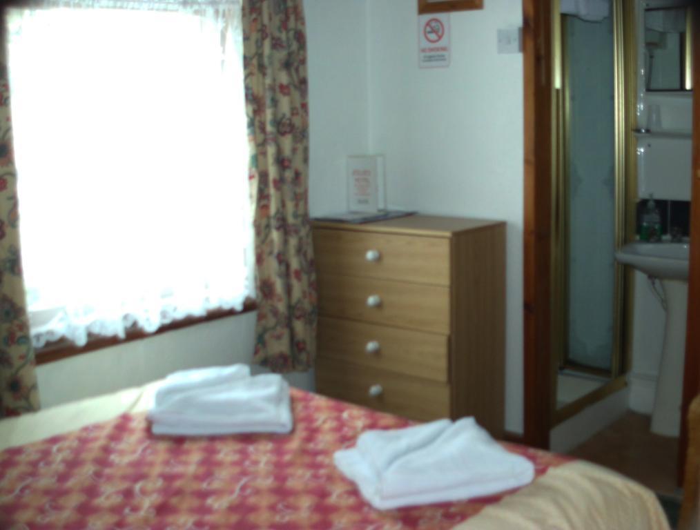 Jollies Hotel Blackpool Room photo