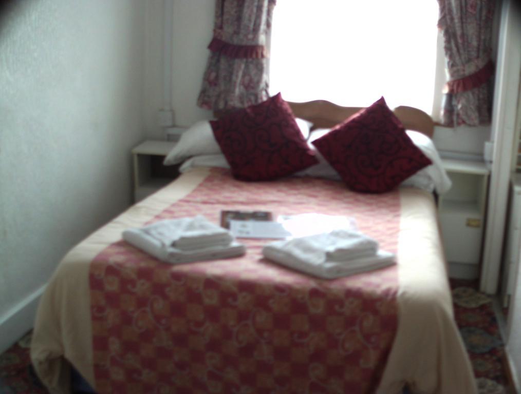 Jollies Hotel Blackpool Room photo